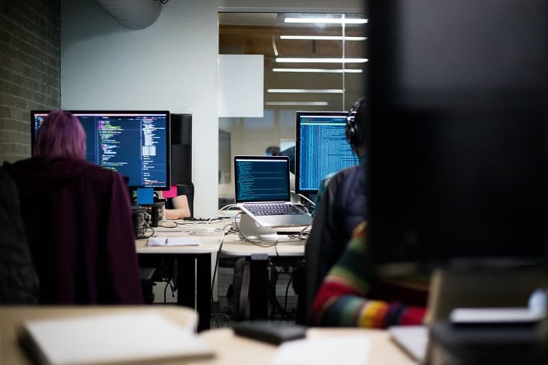 ¿Qué es el desarrollo de software para empresas a medida? Quiénes intervienen en desarrollo de software