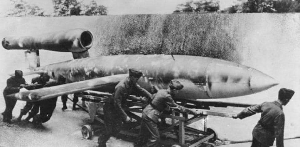 Drones: un recorrido Histórico Drones: un recorrido Histórico