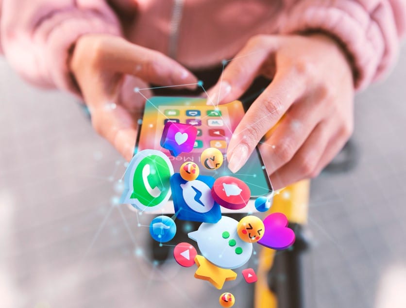 Introducción al Marketing Digital: Un Universo de Posibilidades concepto-redes-sociales-telefonos-inteligentes