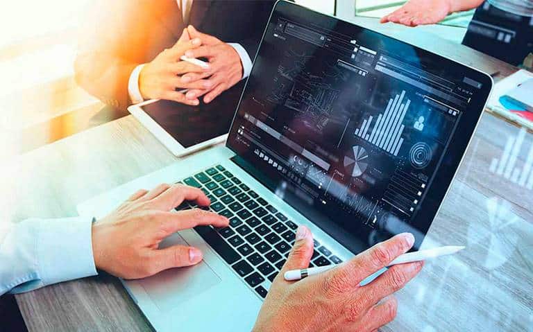 Cómo Elegir Software de Gestión Empresarial utilizan software