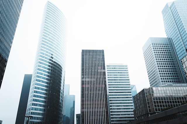 Marketing para Inmobiliarias Hispanas en USA: Estrategias 2026 Un hosting es como un edificio de oficinas