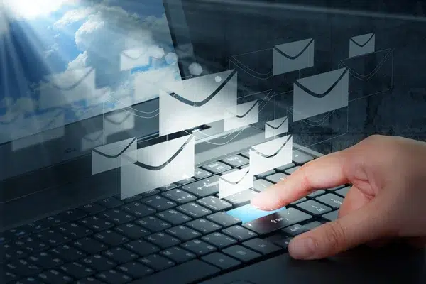 Conoce los Diferentes Tipos de Software de Aplicación y sus Usos en Distintos Sectores correo-software
