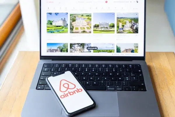 Estudio de cómo el Desarrollo de Software muestra casos exitosos de transformación de Empresas desarrollo de software-airbnb