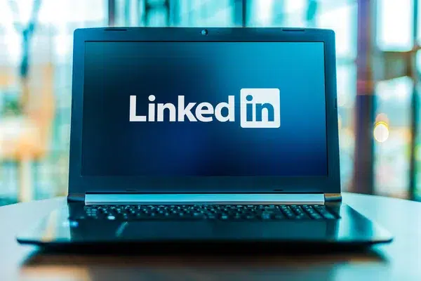 Gestión de Redes Sociales con IA: Optimiza Publicaciones y Respuestas plataforma linkedln redes sociales