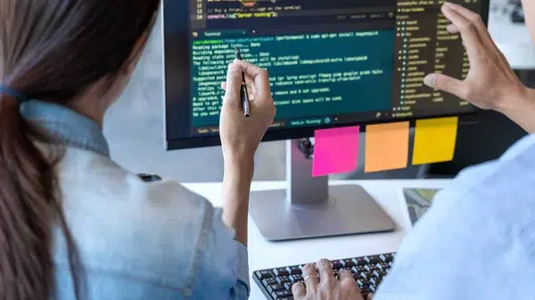 Explora Todos los Aspectos del Desarrollo de Software, Desde la Planificación Hasta la Implementación importancia del software de desarrollo en una empresa