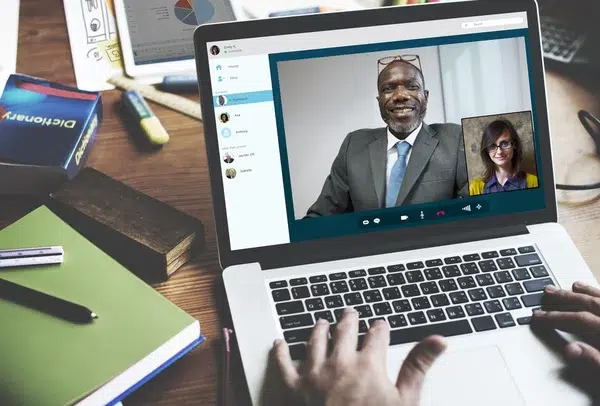 Conoce los Diferentes Tipos de Software de Aplicación y sus Usos en Distintos Sectores videoconferencia - software