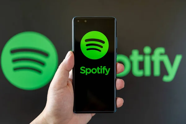 Diseño de aplicaciones móviles con experiencia de usuario UX spotify ejemplo de una buena agencia diseño web