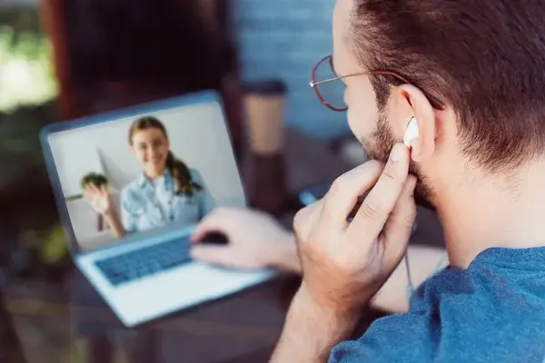 ¿Qué tipos de software educativos existen? chat en vivo para guia de compras en tiendas online