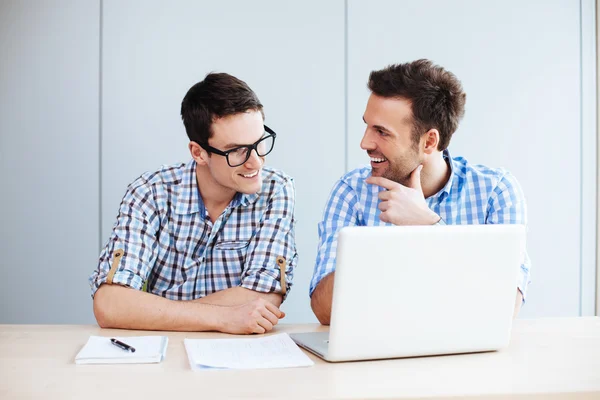 Hosting, SEO y desarrollo de software: Una fórmula ganadora para el éxito empresarial importancia del rol de un webmaster en tu negocio online
