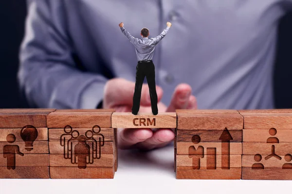 Estrategias de Ventas con CRM: Automatiza y Escala Tu Equipo Comercial negocios crm