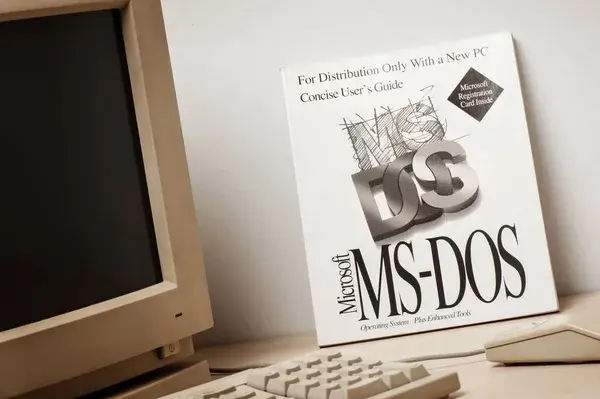 ¿Cómo se llama el software más importante de la computadora? PRIMEROS SISTEMAS OPERATIVOS MS DOS