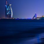 AWS fue afectado por bombardeo en Emiratos: la guerra golpeó la nube
